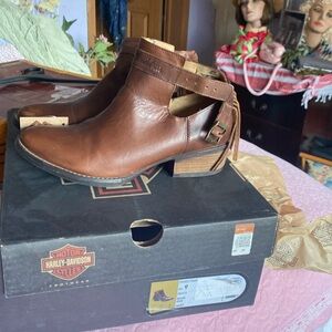 Harley size9 Brown Amory ankle boots